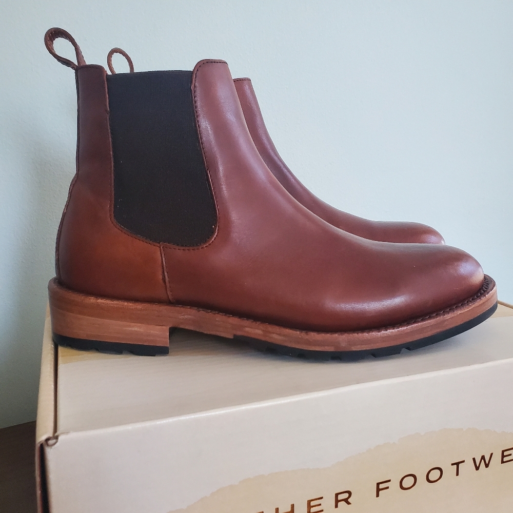 NIB Leather chelsea boots, Cognac